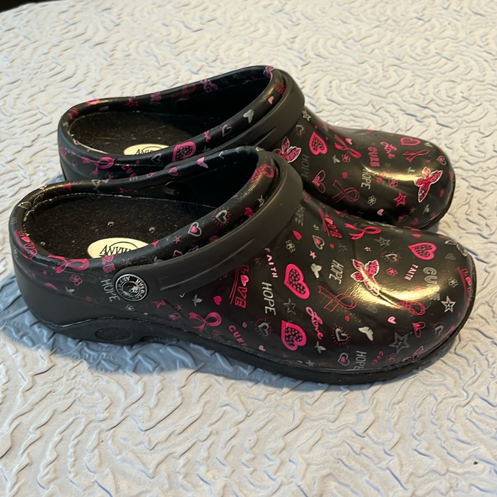 Anywear clogs